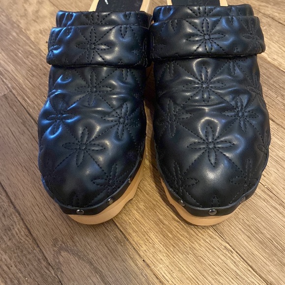 AEROSOLES Shoes Aerosols Black Mule Clog Designed By Laura Ashley